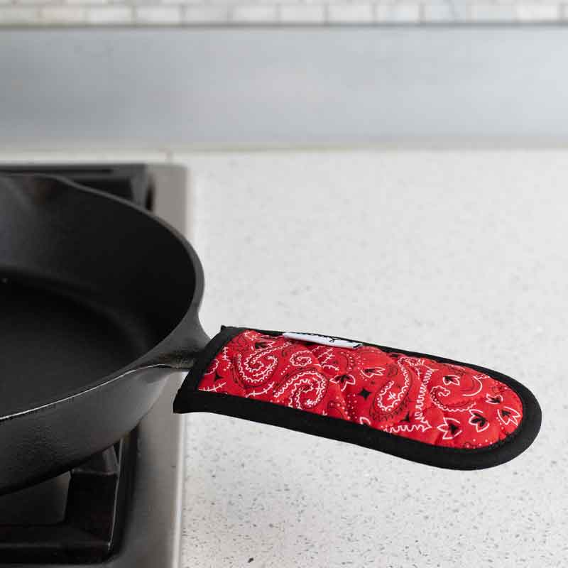 Lodge Ironware - Patterned Hot Handle Holders - Image 18