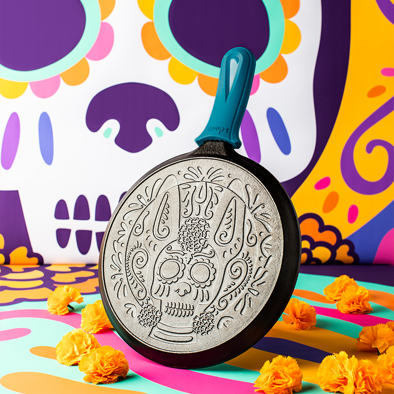 Lodge Castiron - 10.5 Inch Seasoned Cast Iron Xolo Sugar Skull Griddle with Deluxe Handle Holder