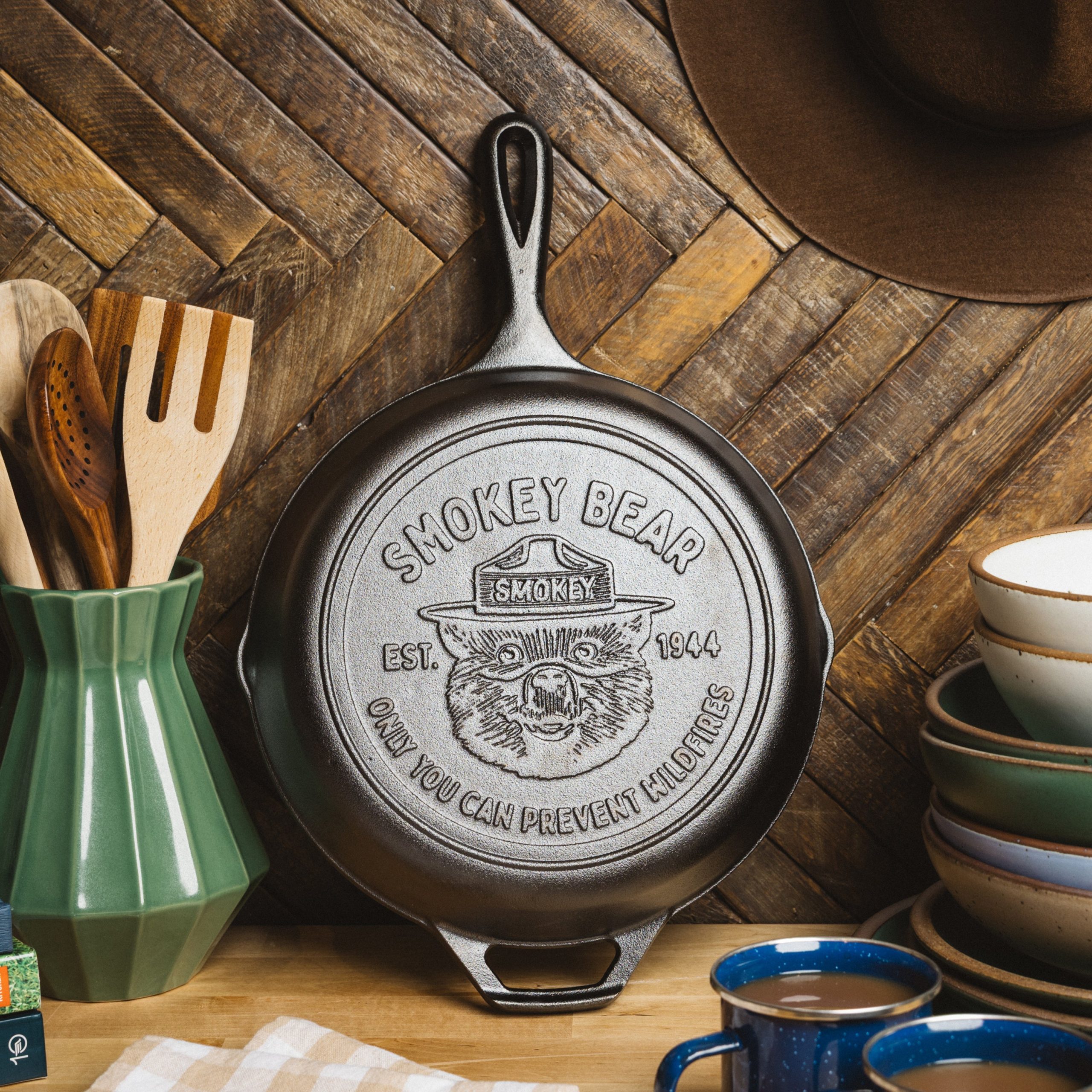 Lodge Castiron - 10.25 Inch Seasoned Cast Iron Smokey Bear Skillet - Image 5