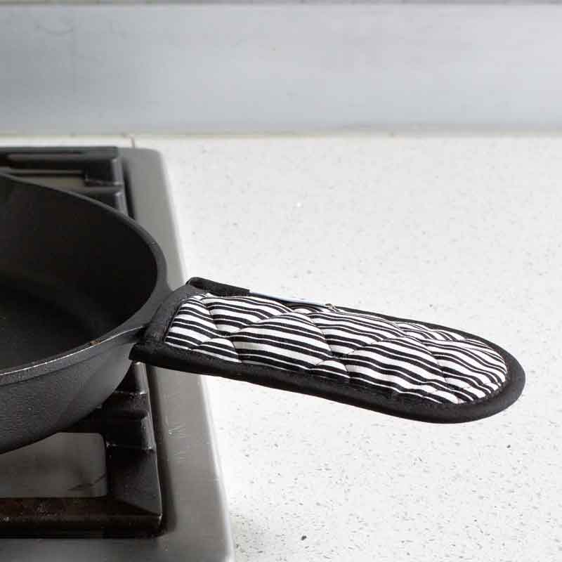 Lodge Ironware - Patterned Hot Handle Holders - Image 23