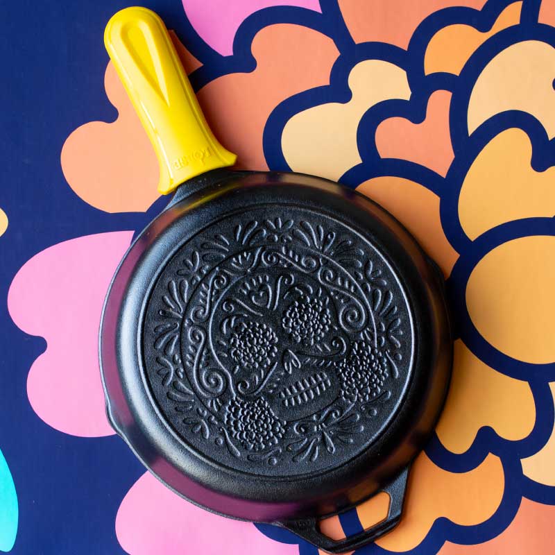 Lodge Ironware - Seasoned Cast Iron Sugar Skull Skillet with Deluxe Handle Holder - Image 2