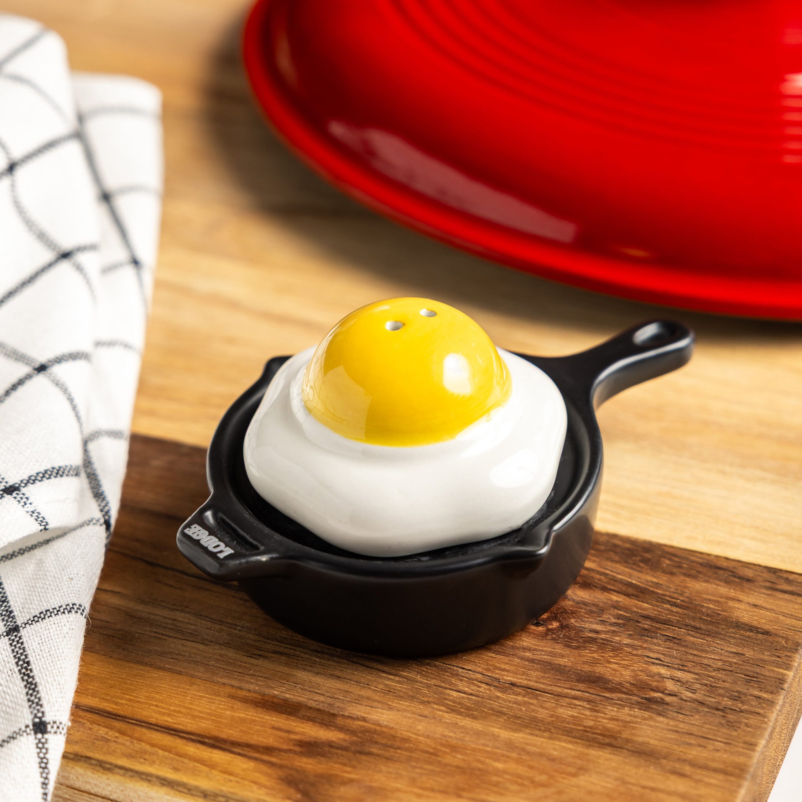 Lodge Ironware - Lodge Ironware - Skillet and Egg Salt and Pepper Shaker - Image 3