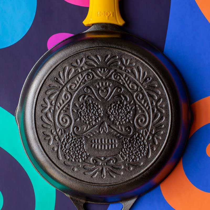 Lodge Ironware - Seasoned Cast Iron Sugar Skull Skillet with Deluxe Handle Holder - Image 3