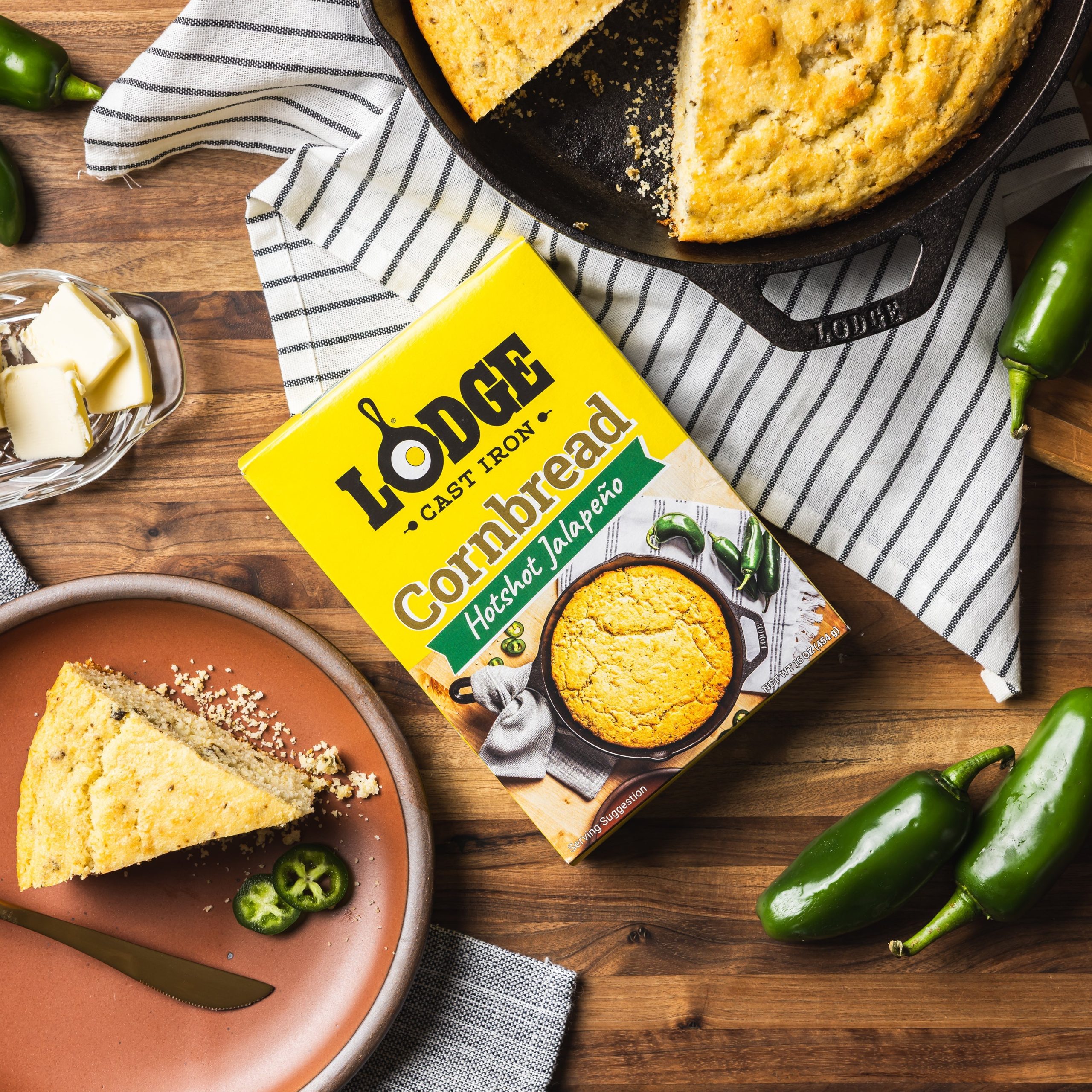 Lodge Castiron - Hot Shot Jalapeo Skillet Cornbread Mix - Image 4