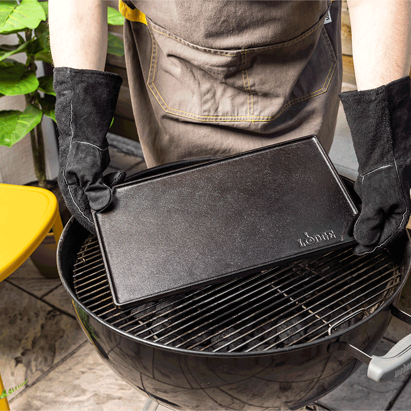 Lodge Castiron - 16.75 x 9.5 Inch Double Play Reversible Grill/Griddle - Image 4