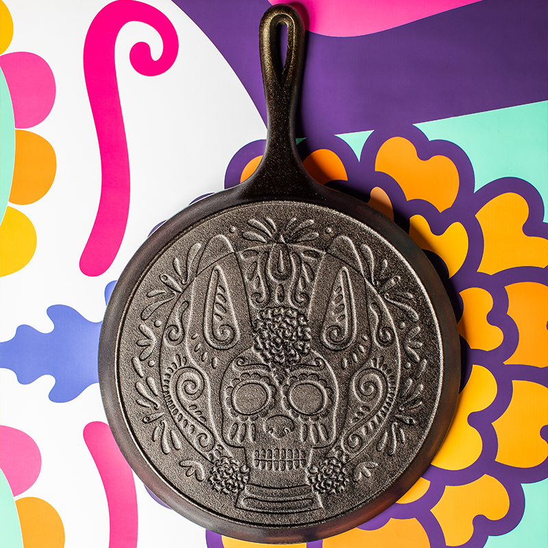 Lodge Castiron - 10.5 Inch Seasoned Cast Iron Xolo Sugar Skull Griddle - Image 5